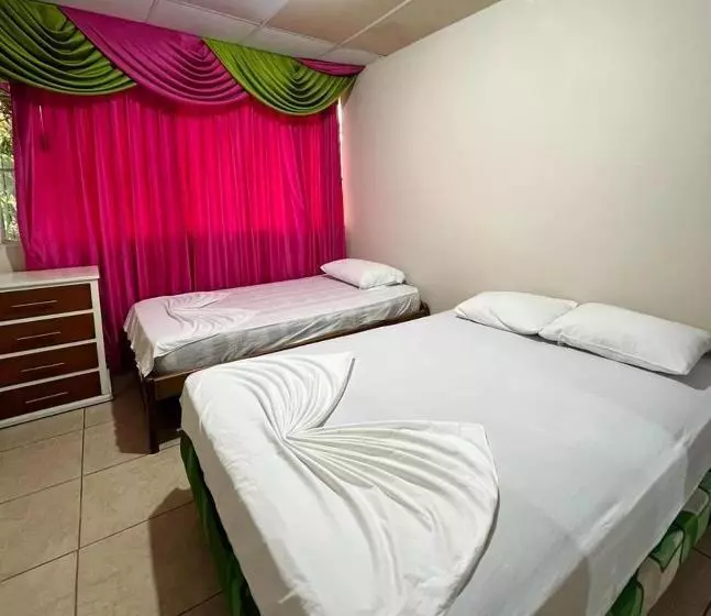 ユースホステル Casa De Hospedaje Pedernales