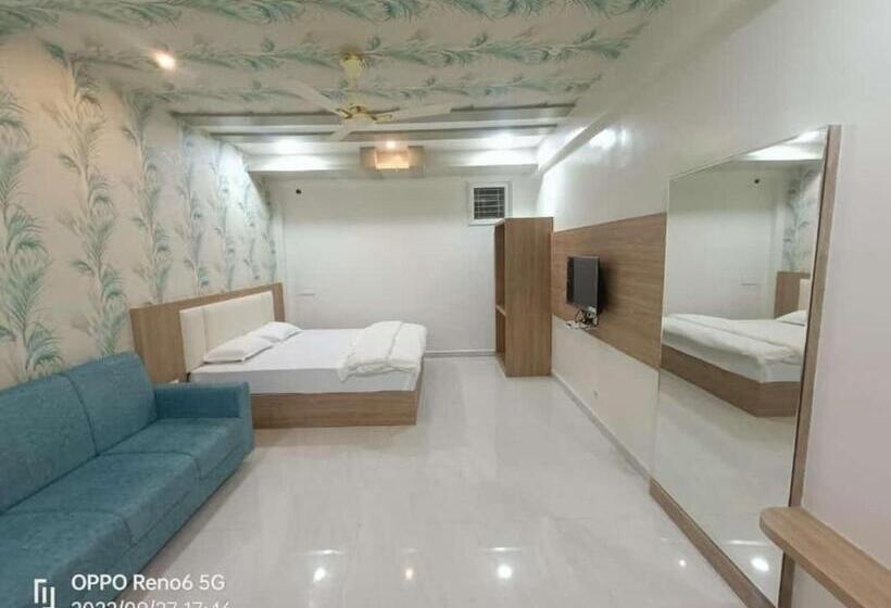 酒店 Annapurna Executive,tuljapur