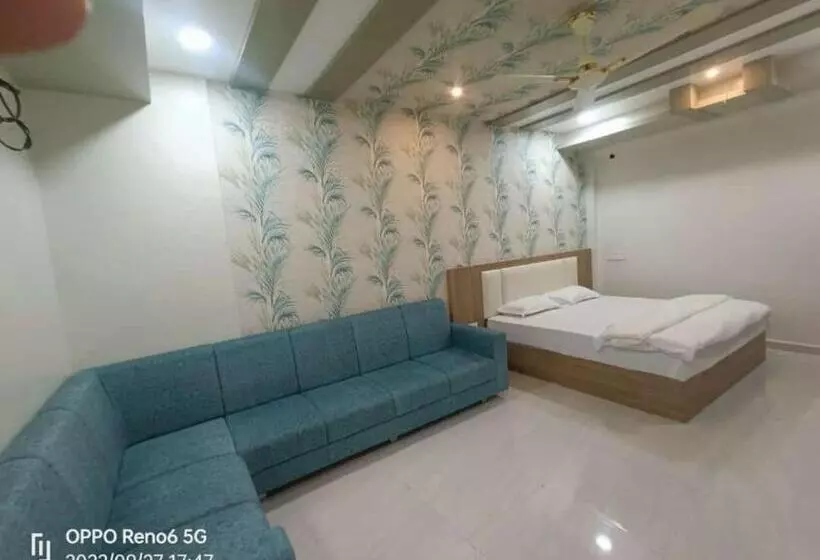 ホテル Annapurna Executive,tuljapur