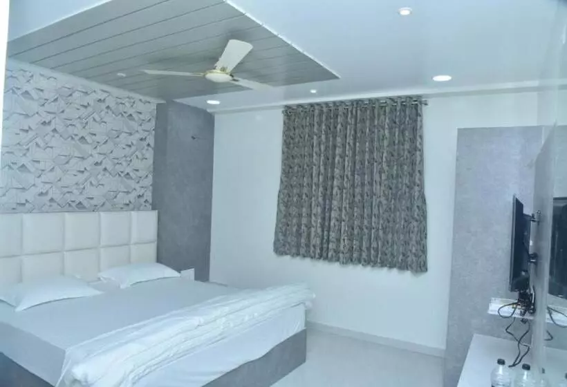 ホテル Annapurna Executive,tuljapur