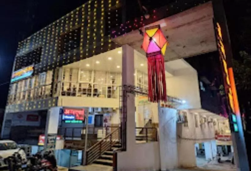 ホテル Annapurna Executive,tuljapur