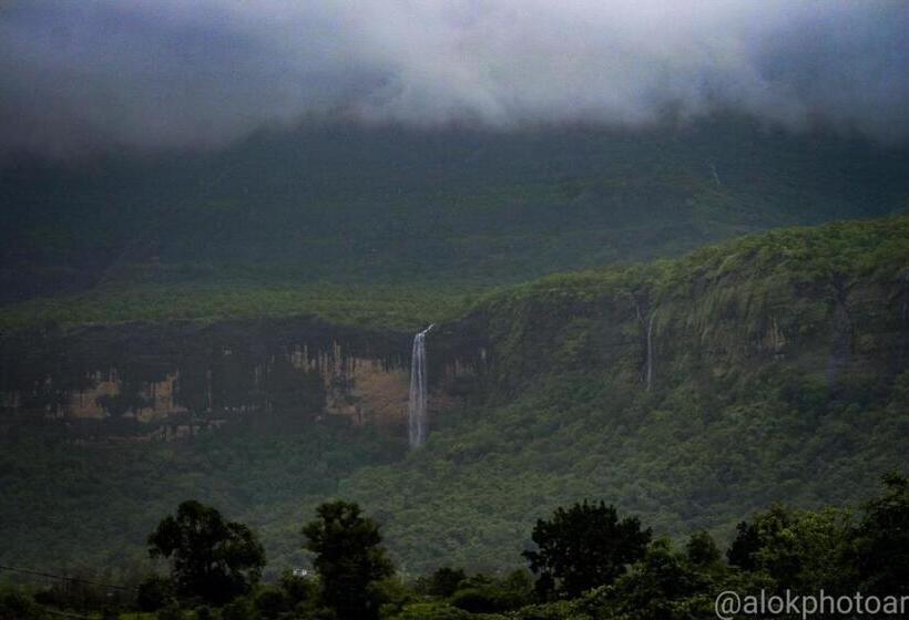 Hotel Jambrung Villas And Apartment With Common Pool Capacity Upto 50 People