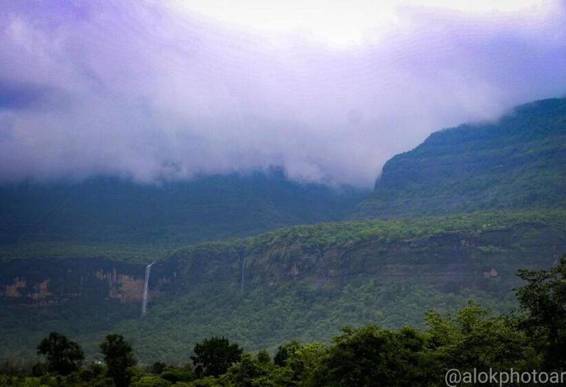 Hotel Jambrung Villas And Apartment With Common Pool Capacity Upto 50 People