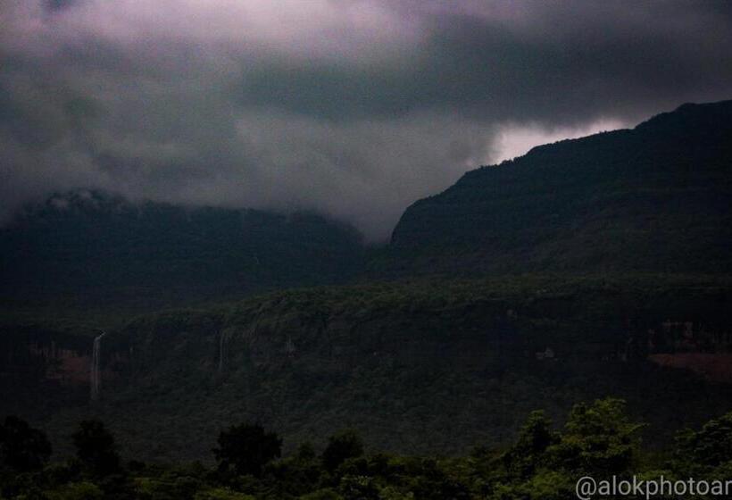 Hotel Jambrung Villas And Apartment With Common Pool Capacity Upto 50 People