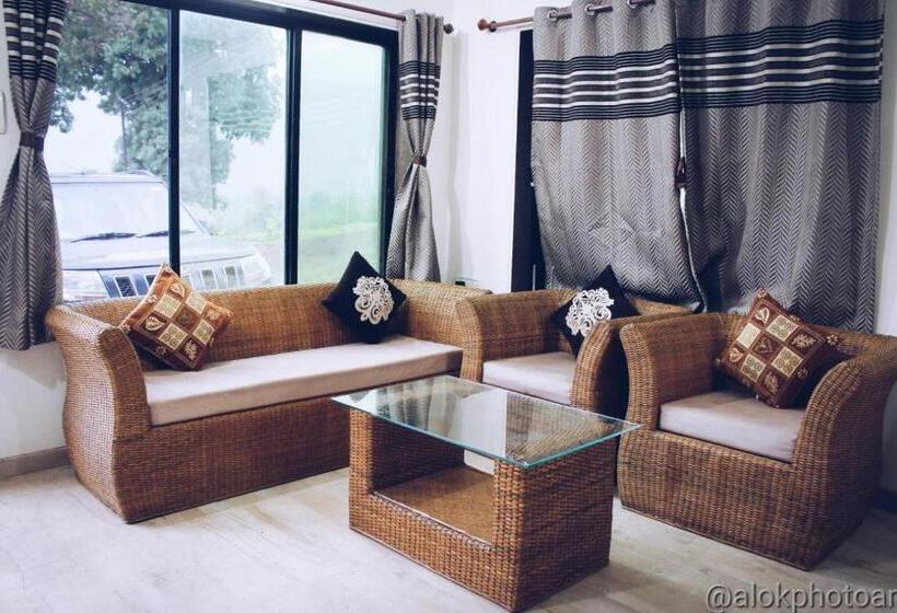 Hotel Jambrung Villas And Apartment With Common Pool Capacity Upto 50 People