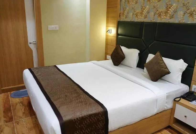 ホテル Neelgiri Grand