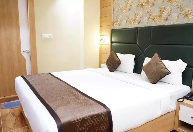 ホテル Neelgiri Grand
