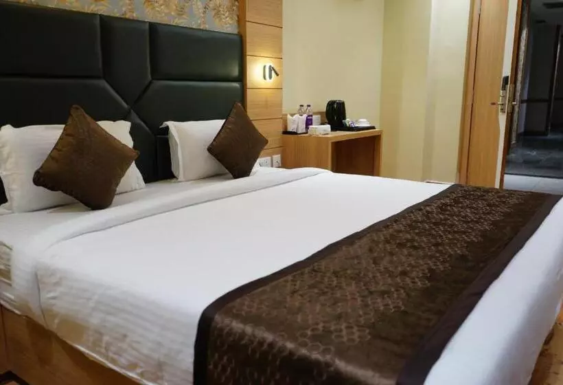 ホテル Neelgiri Grand