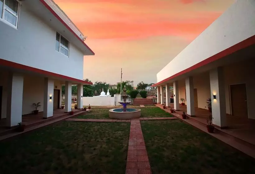 ホテル The Vanashv