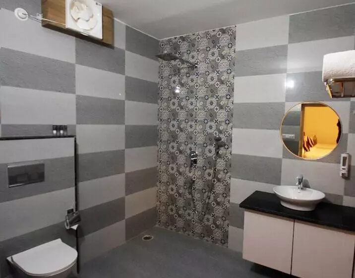 ホテル The Vanashv