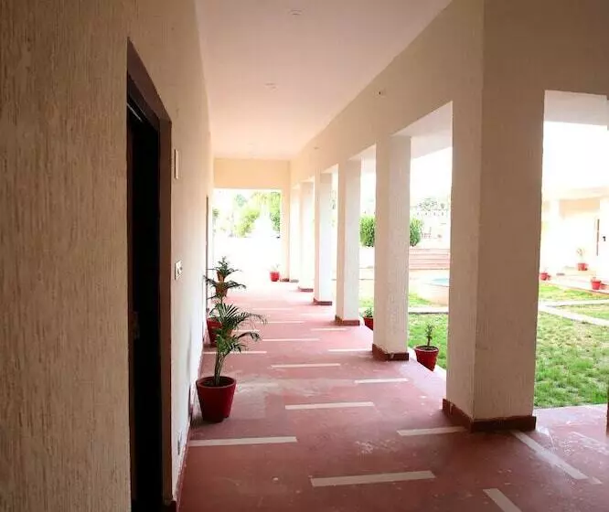 ホテル The Vanashv