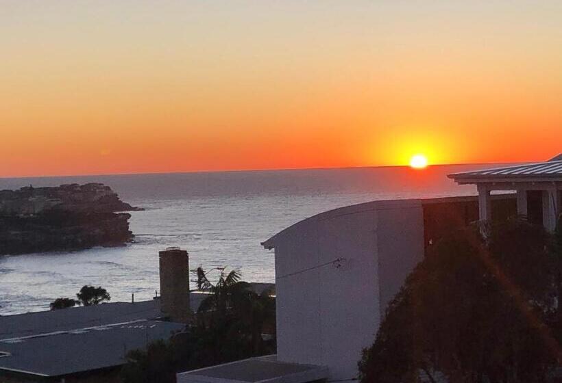 پانسیون Seaside Escape