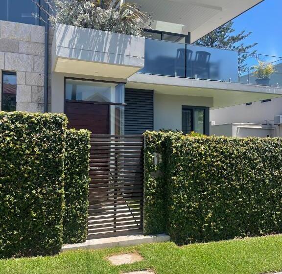 پانسیون Seaside Escape