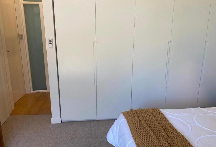 پانسیون Seaside Escape