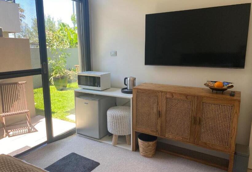 پانسیون Seaside Escape