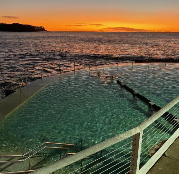 پانسیون Seaside Escape