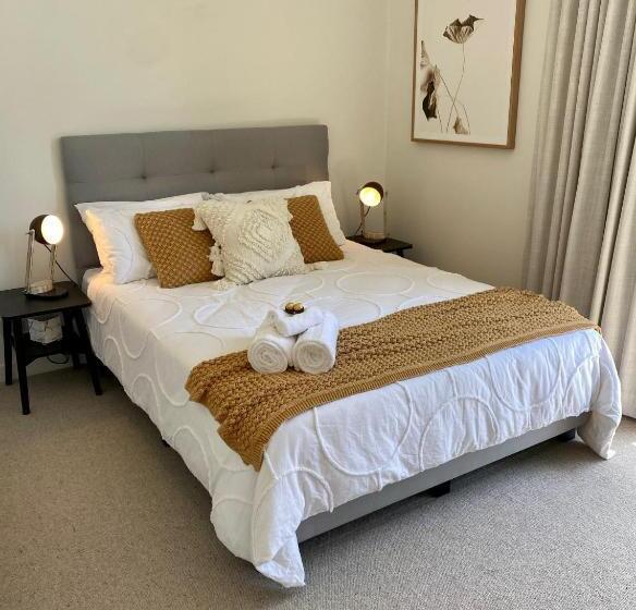 پانسیون Seaside Escape