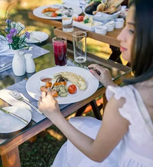 リゾートホテル Celestial Hills   Villas & Suites By The Clarks