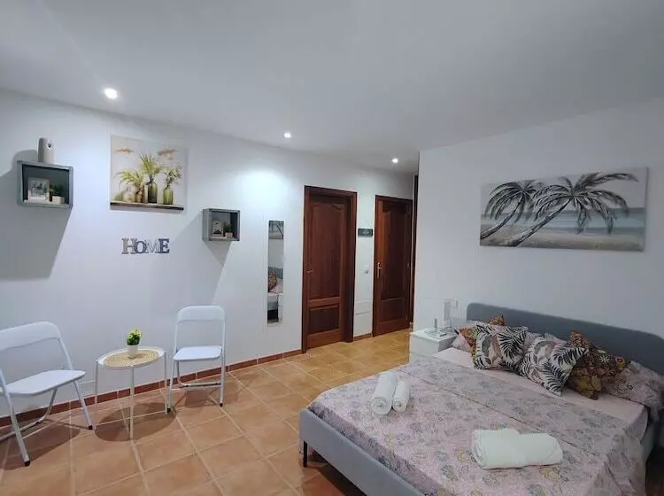 Aamiaismajoitus (B&B) Las Salinas House Private Rooms