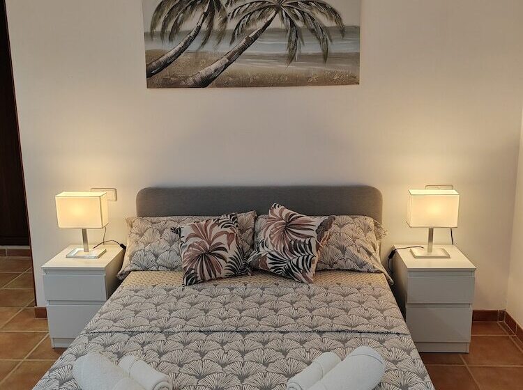 تختخواب و صبحانه Las Salinas House Private Rooms