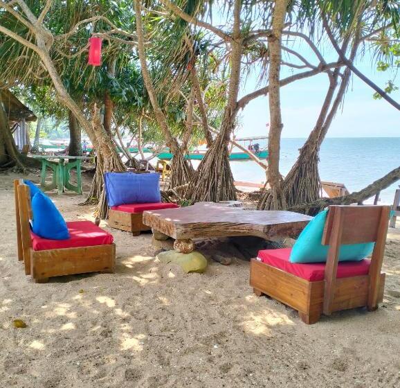 Bed & Breakfast Fat Rabbit Beach Resort