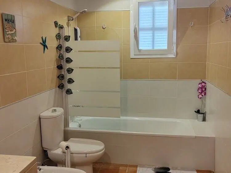 تختخواب و صبحانه Las Salinas House Private Rooms