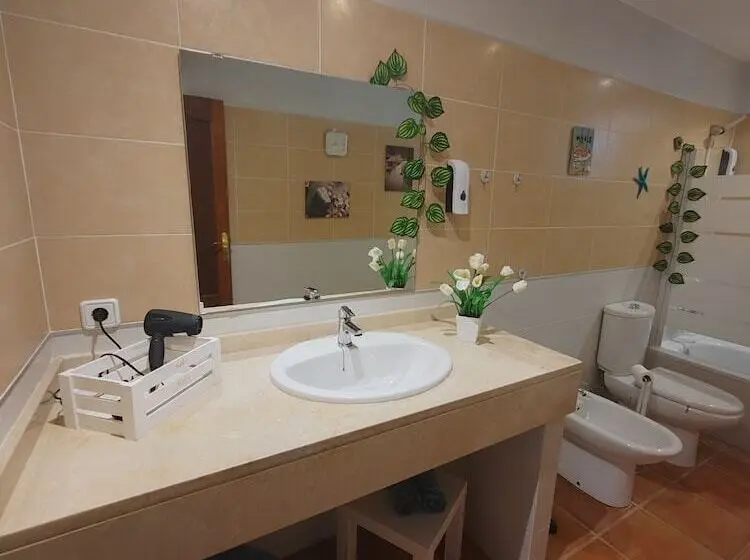 تختخواب و صبحانه Las Salinas House Private Rooms