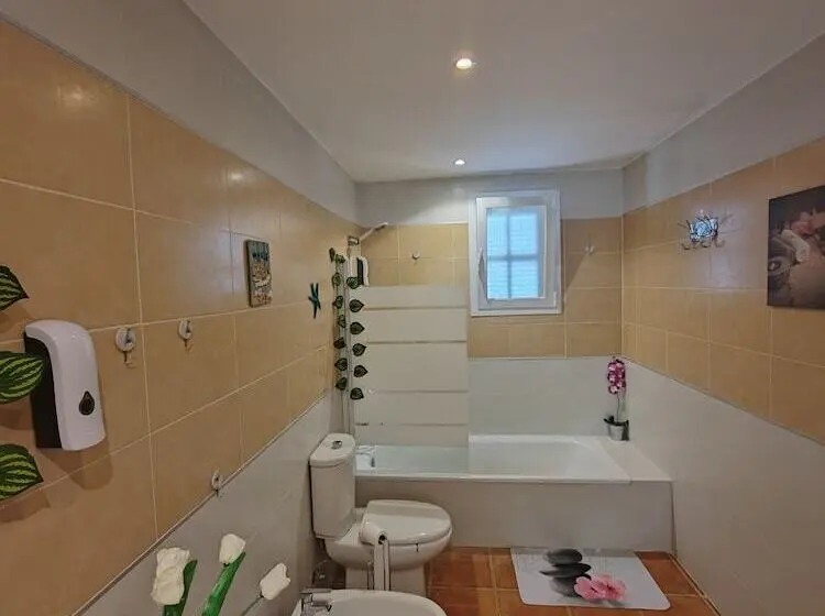 تختخواب و صبحانه Las Salinas House Private Rooms