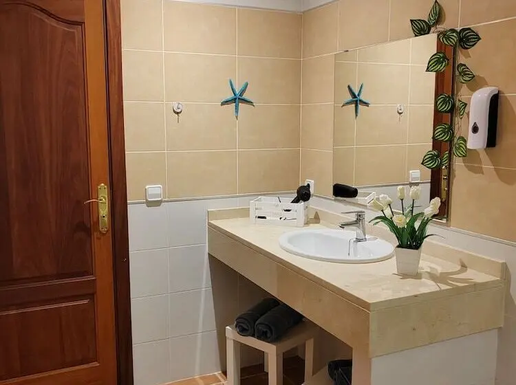 تختخواب و صبحانه Las Salinas House Private Rooms