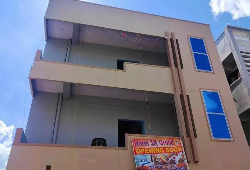 Collection O Hotel Sr Grand