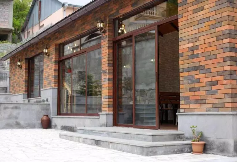 هتل Ani Guest House