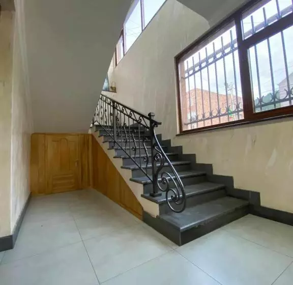 هتل Ani Guest House