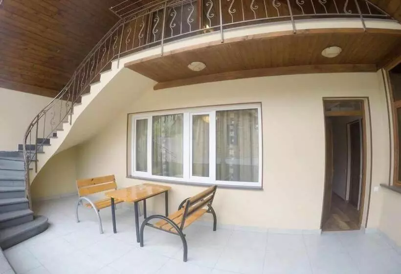 هتل Ani Guest House