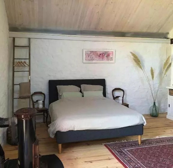 ホテル Gîte La Sarrée