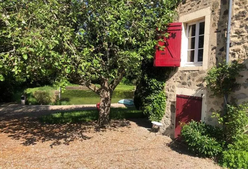 ホテル Gîte La Sarrée