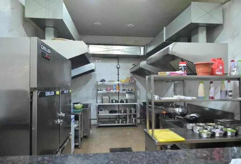 Hotelli Nh4 Grand