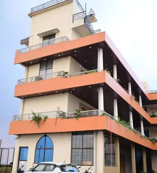 Hotelli Nh4 Grand