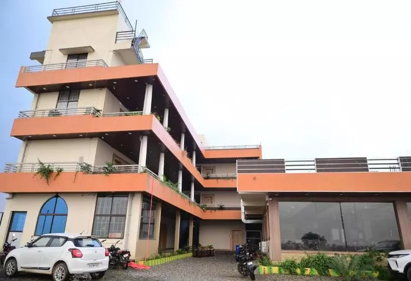 Hotelli Nh4 Grand