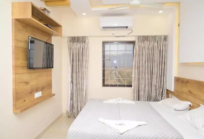 Hotelli Nh4 Grand