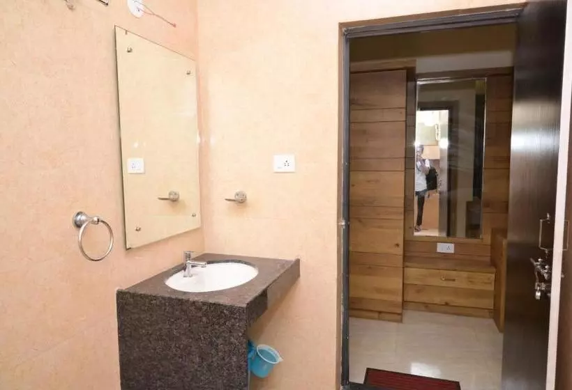 Hotelli Nh4 Grand