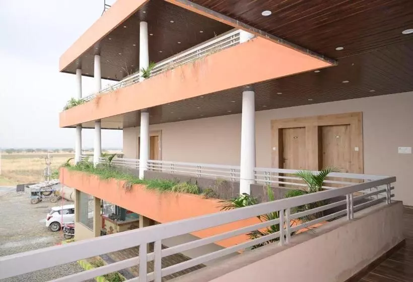Hotelli Nh4 Grand