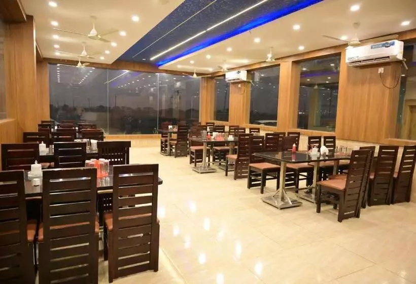 Hotelli Nh4 Grand