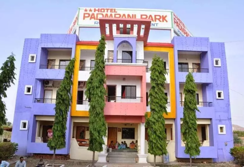 ホテル Padmapani Park Fardapur