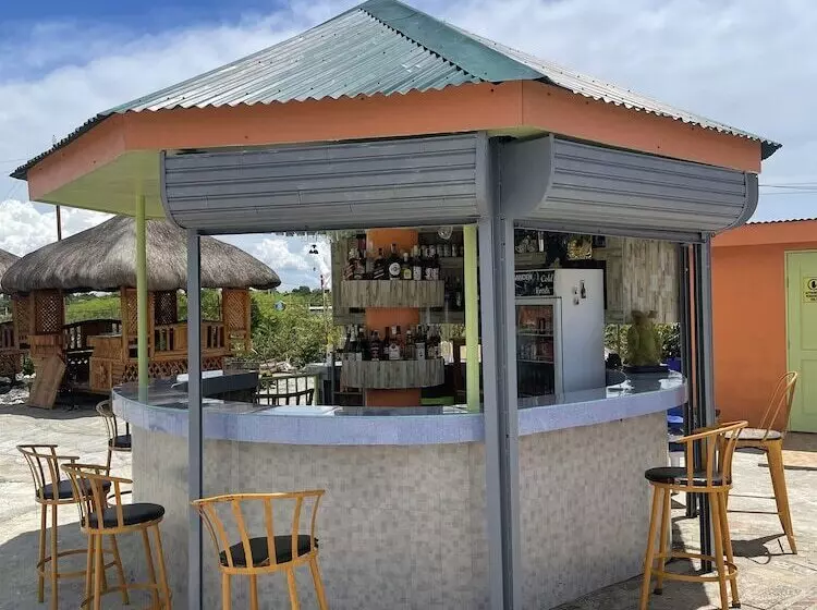ホテル Rainbow Beach Bar & Resort