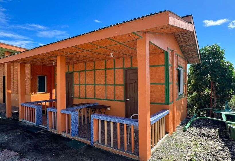 Hotel Rainbow Beach Bar & Resort