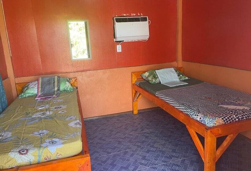 Hotel Rainbow Beach Bar & Resort