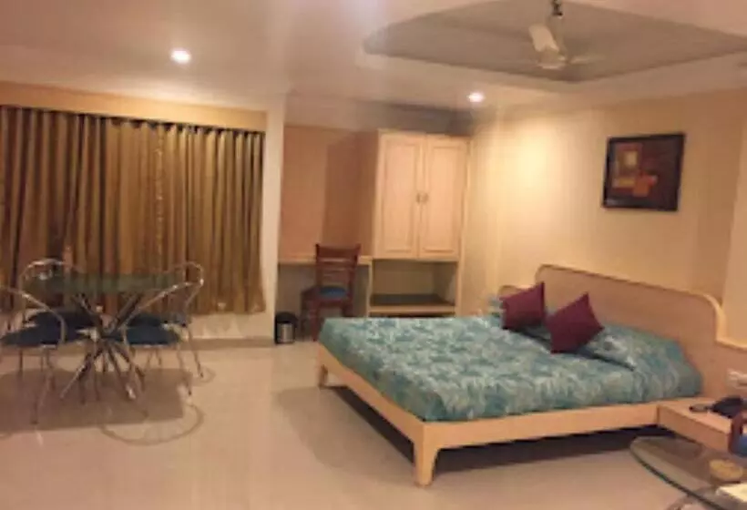 ホテル Sarthak Bhopal