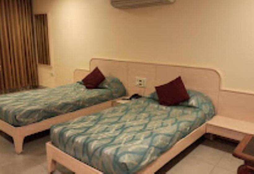 هتل Sarthak Bhopal