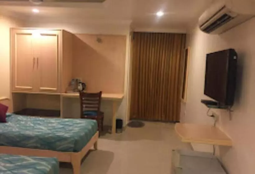 ホテル Sarthak Bhopal