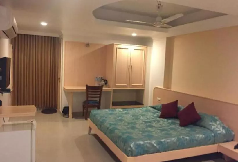 ホテル Sarthak Bhopal